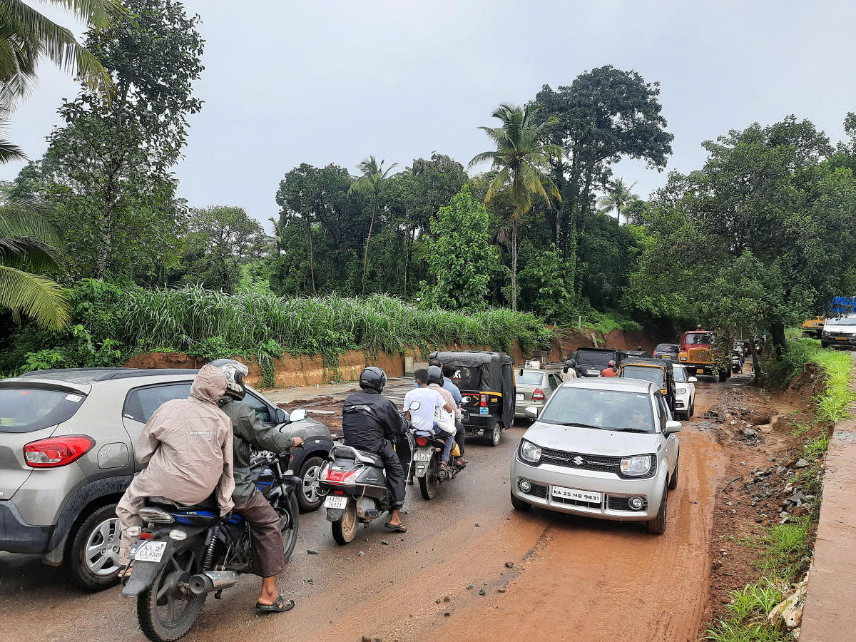 The slushy road at Chantharu near Brahmavar.