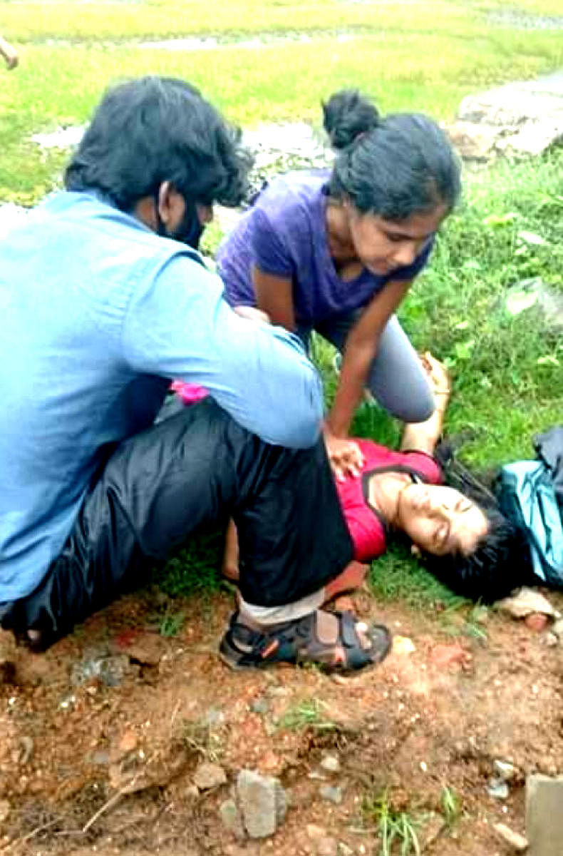 Namana providing first aid to the accident victim, at Barkur.