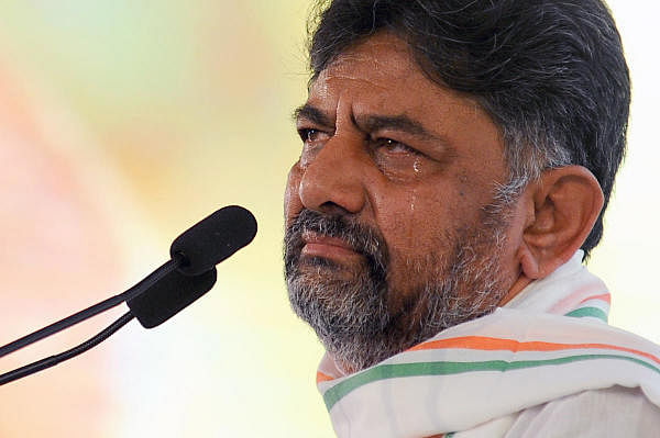 KPCC president D K Shivakumar gets emotional during preparatory meet of Pratijna Dina at KPCC office in Bengaluru on Tuesday while addressing party workers and supports. DH Photo/Pushkar V