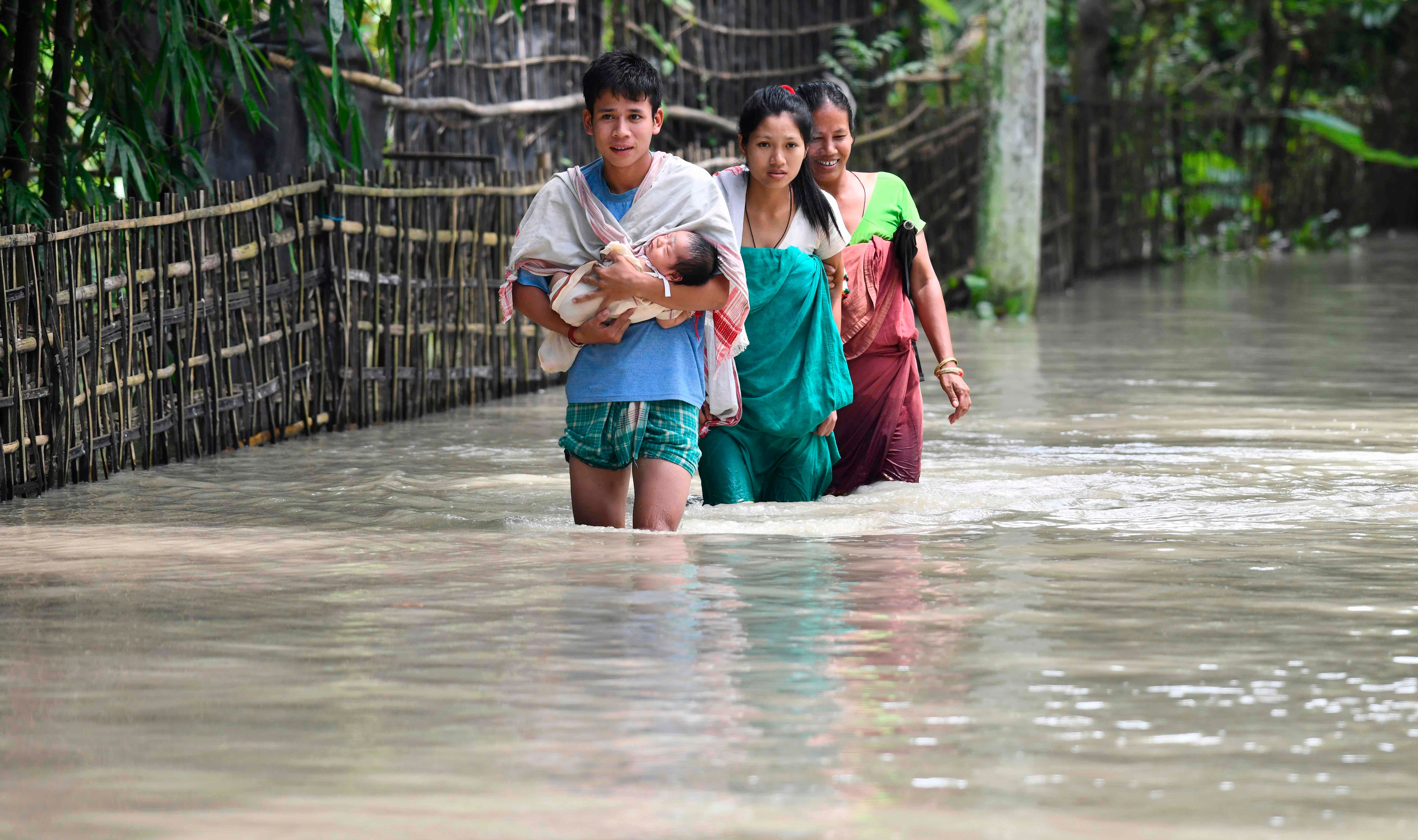 Severe floods and lightning have claimed the lives of more than 650 people across India, Nepal, Bangladesh and Pakistan, officials said on July 22 as the annual monsoon took its toll on the rainfed region. (Photo by AFP)