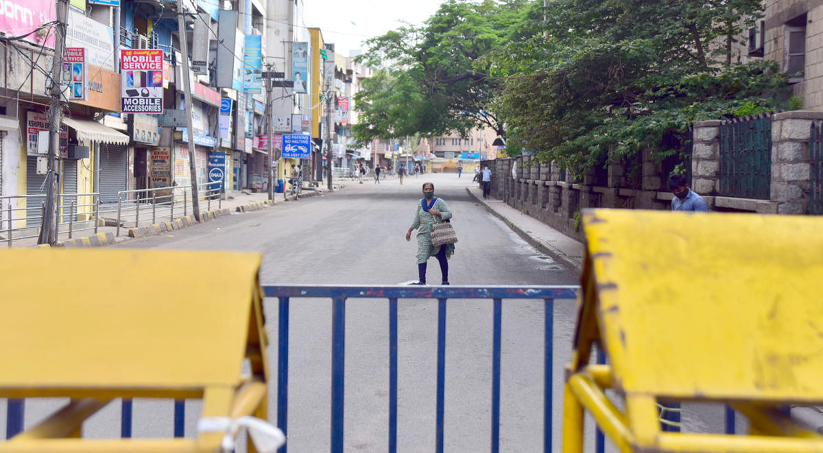 SP Road sealed after a Covid positive case. Dh photo/Anup Ragh T