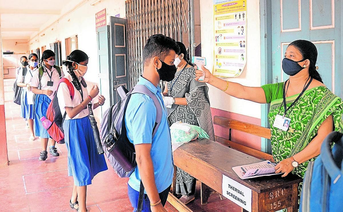 Students being screened with thermal scanner at one of the SSLC examination centre Ramakrishna high school in Mangaluru on Thursday.