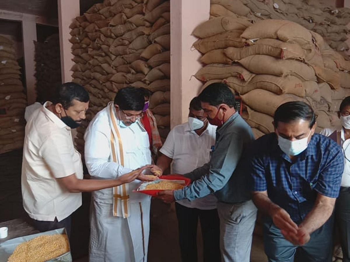 District In-charge Minister K Gopalaiah inspects the quality of foodgrains in a godown in Hassan on Monday. DH PHOTO