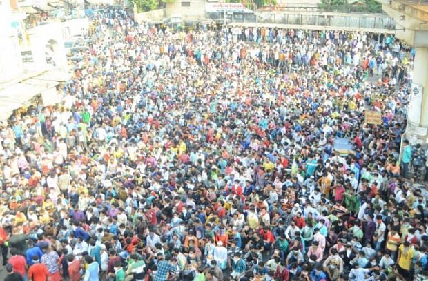 Representational Image-- Migrant labourers protest at Bandra, Mumbai . Credit: PTI File Photo