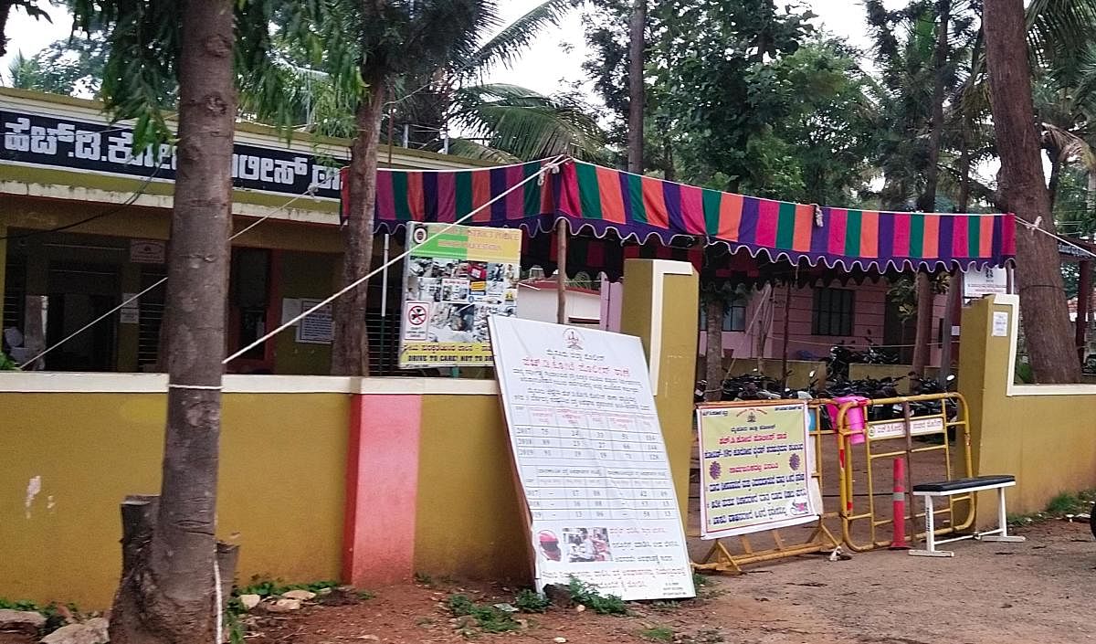 The HD Kote Town Police Station, Mysuru district. DH PHOTO