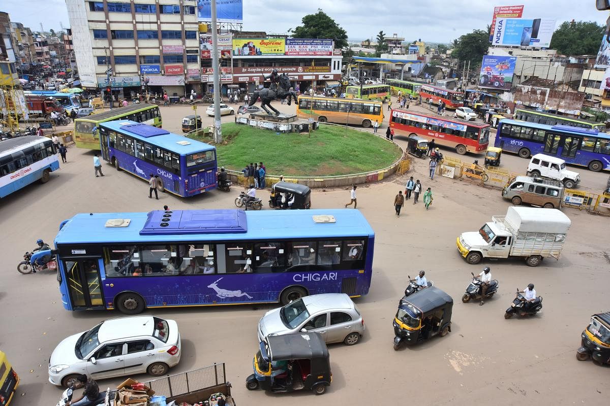 Busy Chennamma Circle in Hubballi, where the first phase of flyover is planned.
