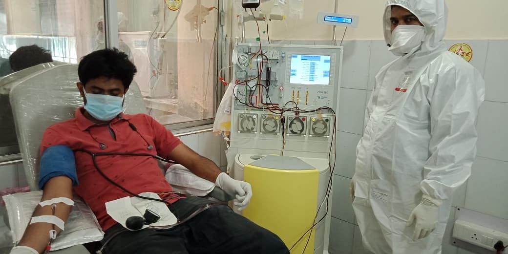 Lithikesh donating his plasma at Gauhati Medical College and Hospital on Friday. (DH Photo)