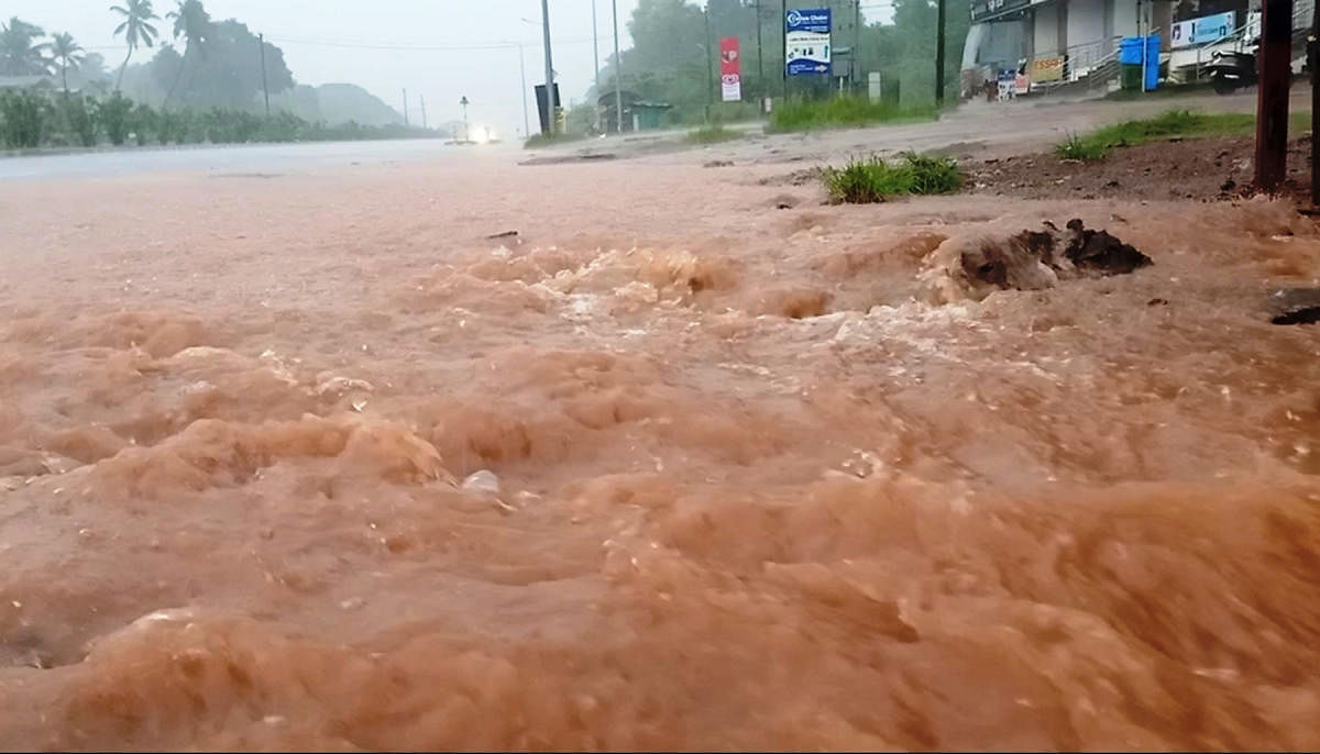 The artificial flood near the welcome arch of Mahalingeshwara Temple at Ucchila.