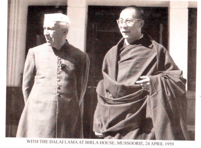Former PM Nehru with Dalai Lama. Credit: Twitter/@Jairam_Ramesh