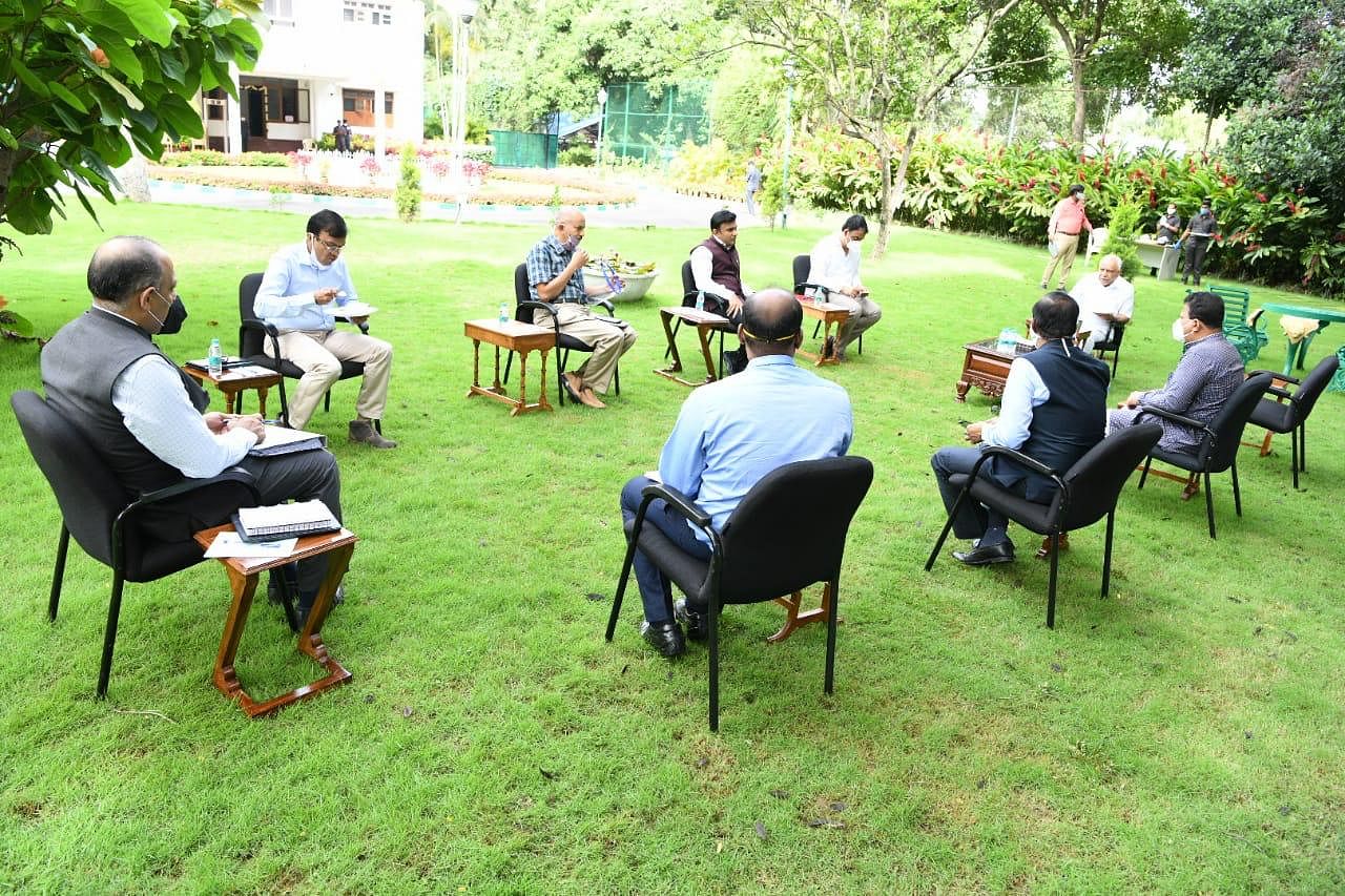 Karnataka CM Yediyurappa holds meeting with officials. DH Photo