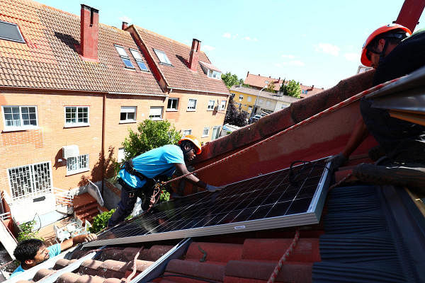 Solar panels are set up on the roof of a home. Credit: Reuters
