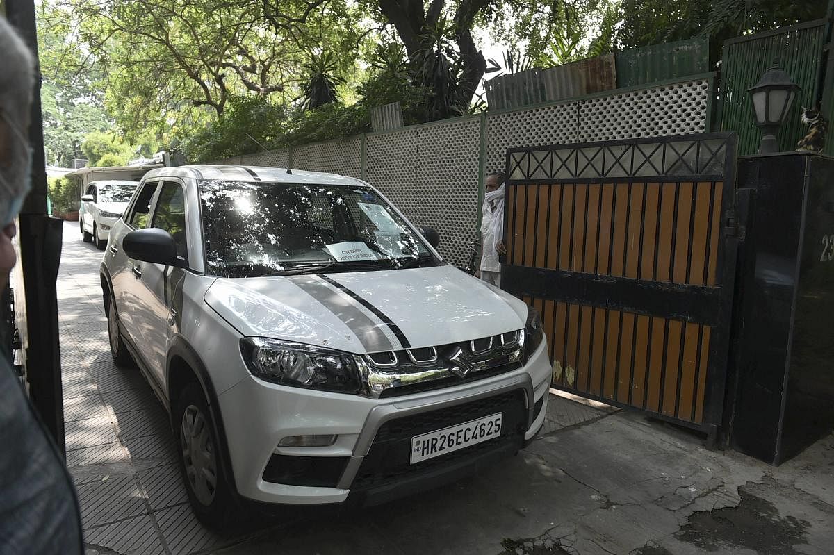 A vehicle with Enforcement Directorate (ED) investigators leaves the residence of senior Congress leader Ahmed Patel, after questioning him in connection with the Sandesara brothers bank fraud and money laundering case. Credit: PTI/File