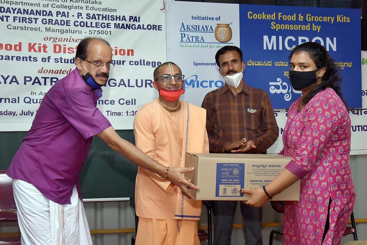 Food kits were distributed to the students of  Dr P Dayananda Pai-P Sathish Pai Government First Grade College in Car Street.