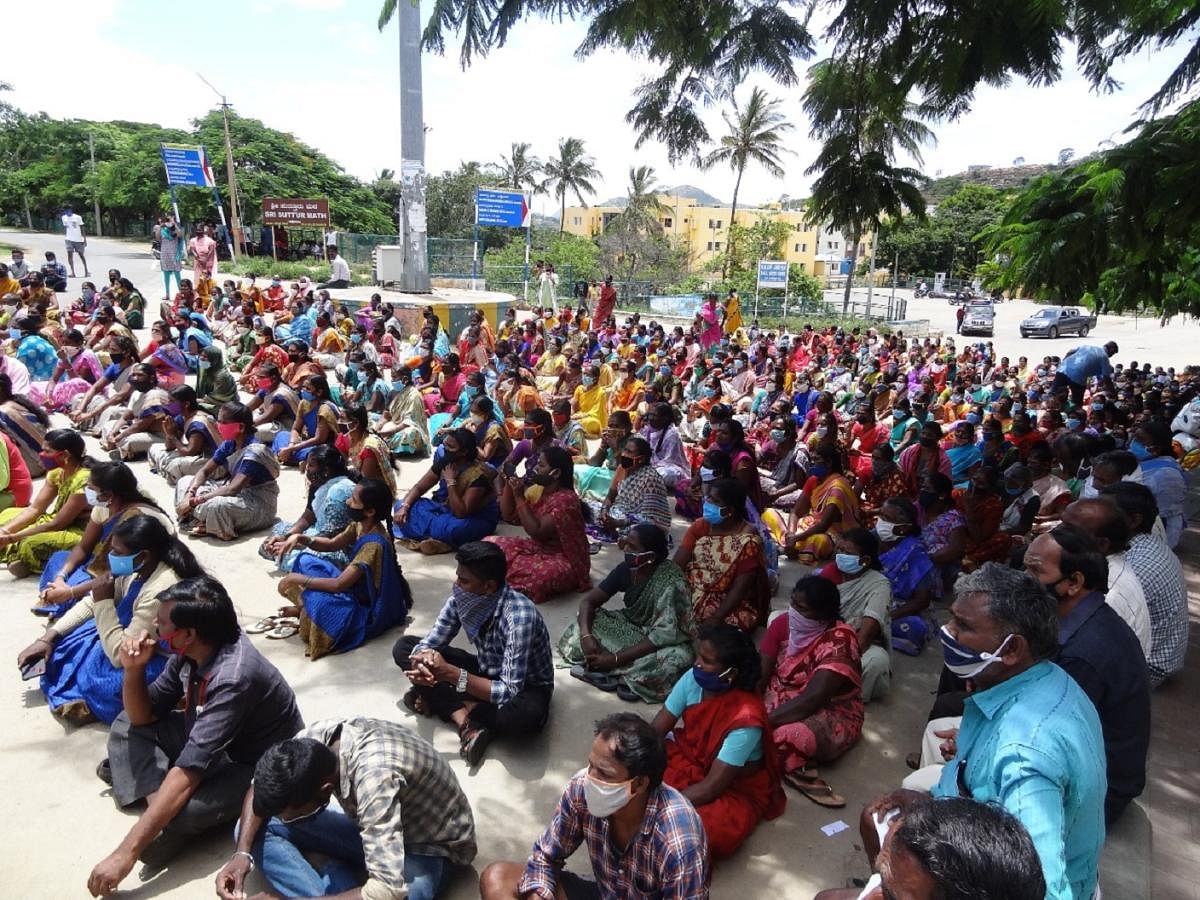 Women protest seeking a ban on tourists to MM Hills in Chamarajanagar district on Thursday. DH PHOTO