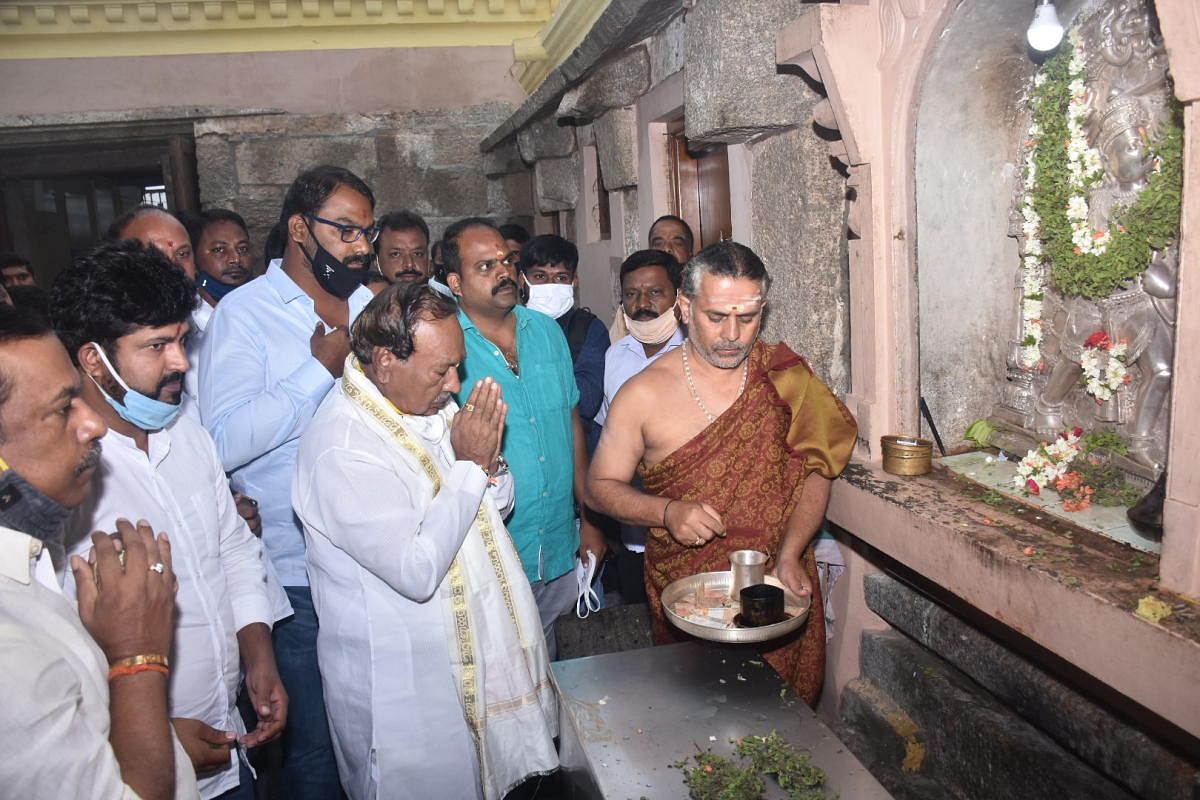 Minister K S Eshwarappa, MP Pratap Simha and others visit the Chamundi Hill temple in Mysuru on Friday. DH PHOTO