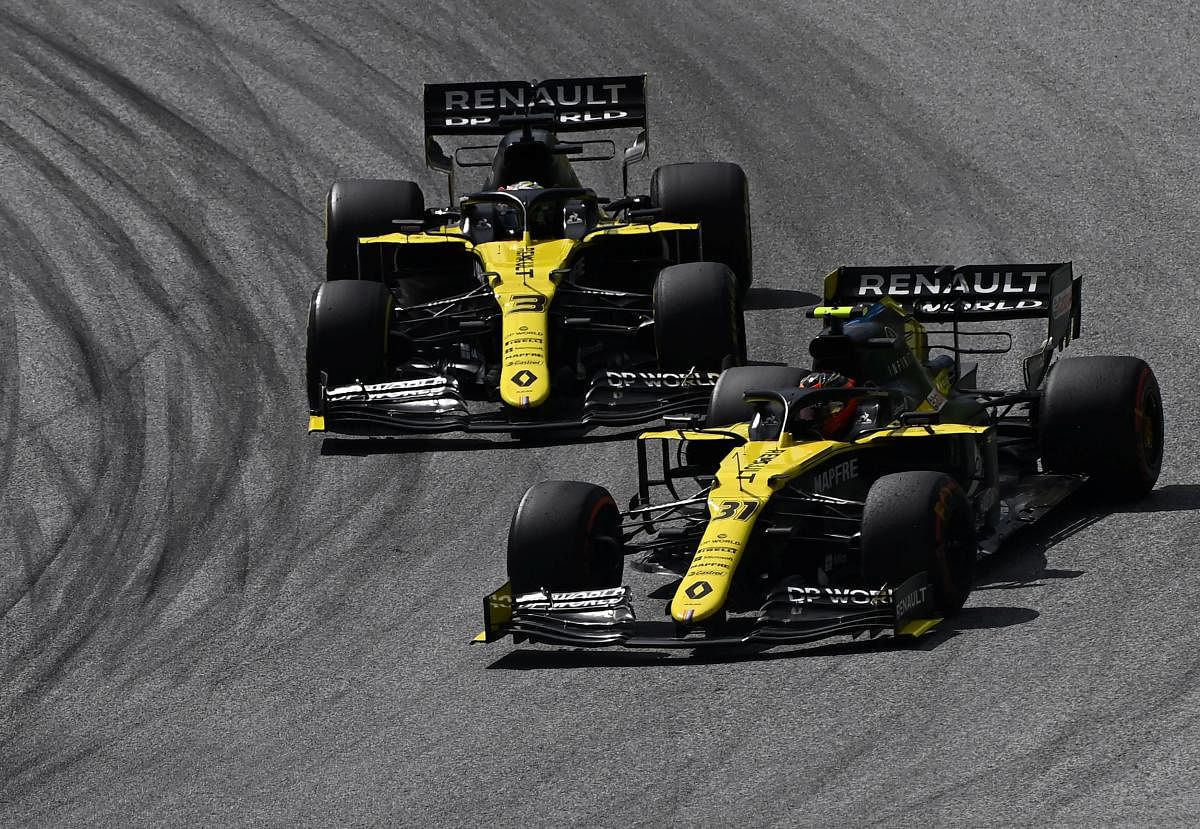  Renault's Daniel Ricciardo and Renault's Esteban Ocon (Reuters Photo)