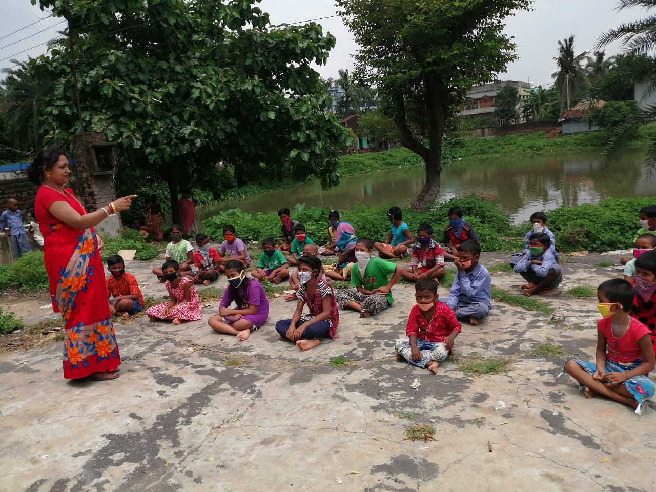 Informal class being held in East Bardhaman district. Image Credit: Special Arrangement.