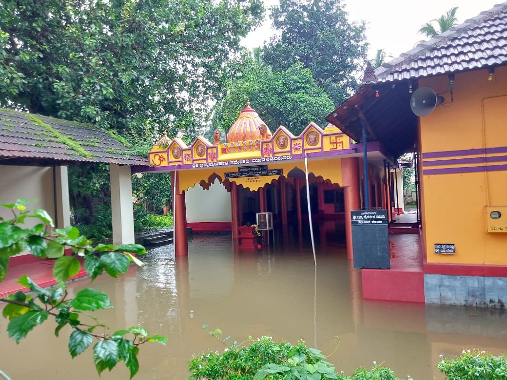 The Kalsanka rivulet is overflowing and water has entered houses in the vicinity. Credit: DH Photo