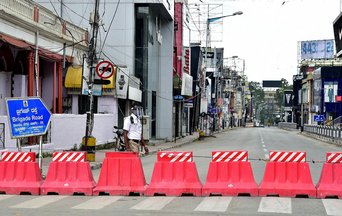 Brigade Road in Bengaluru shut for traffic due to the ongoing lockdown. DH Photo