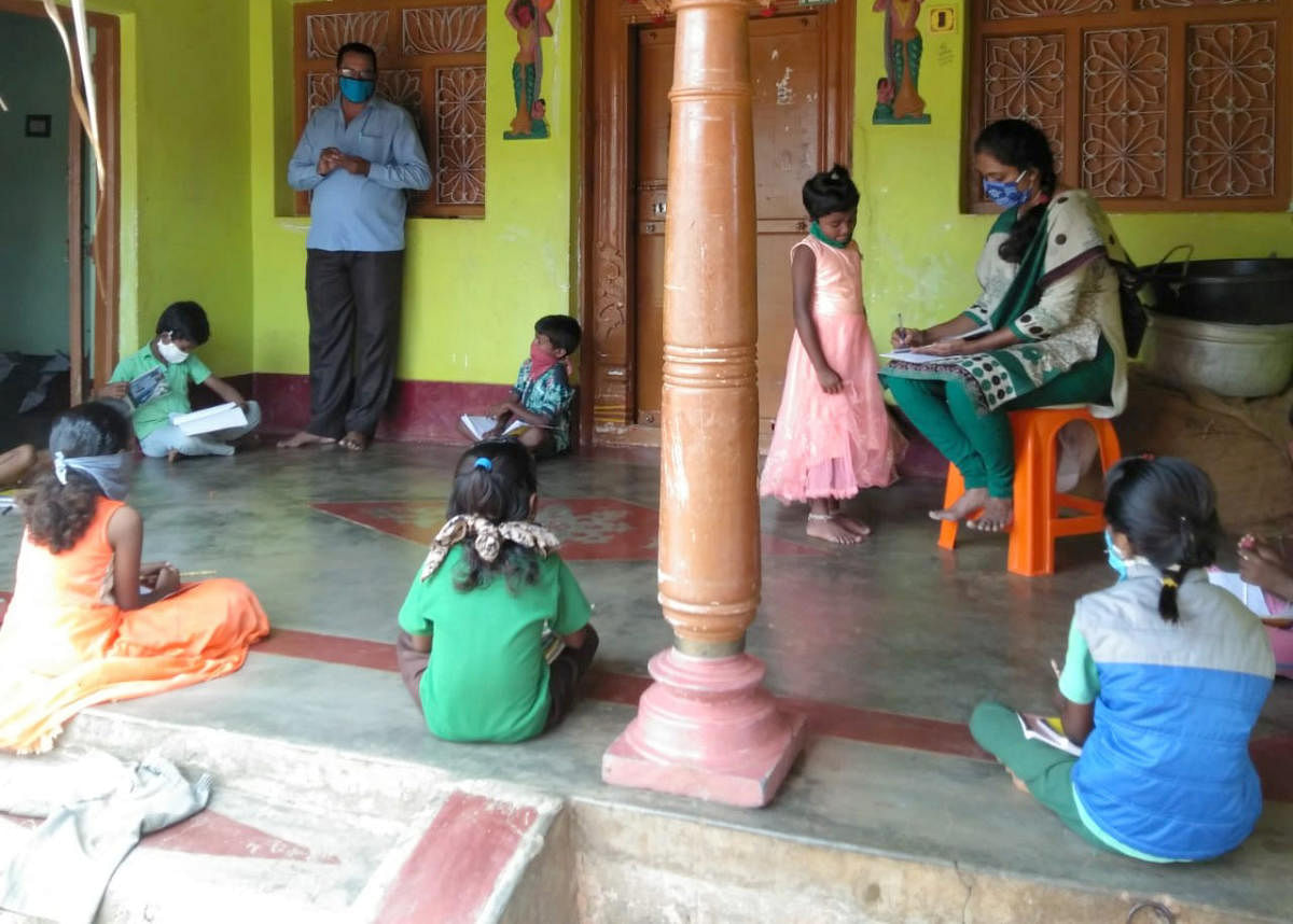Teachers conduct classes to students at their house at Kempaiahanadoddi in Malavalli taluk, Mandya district.