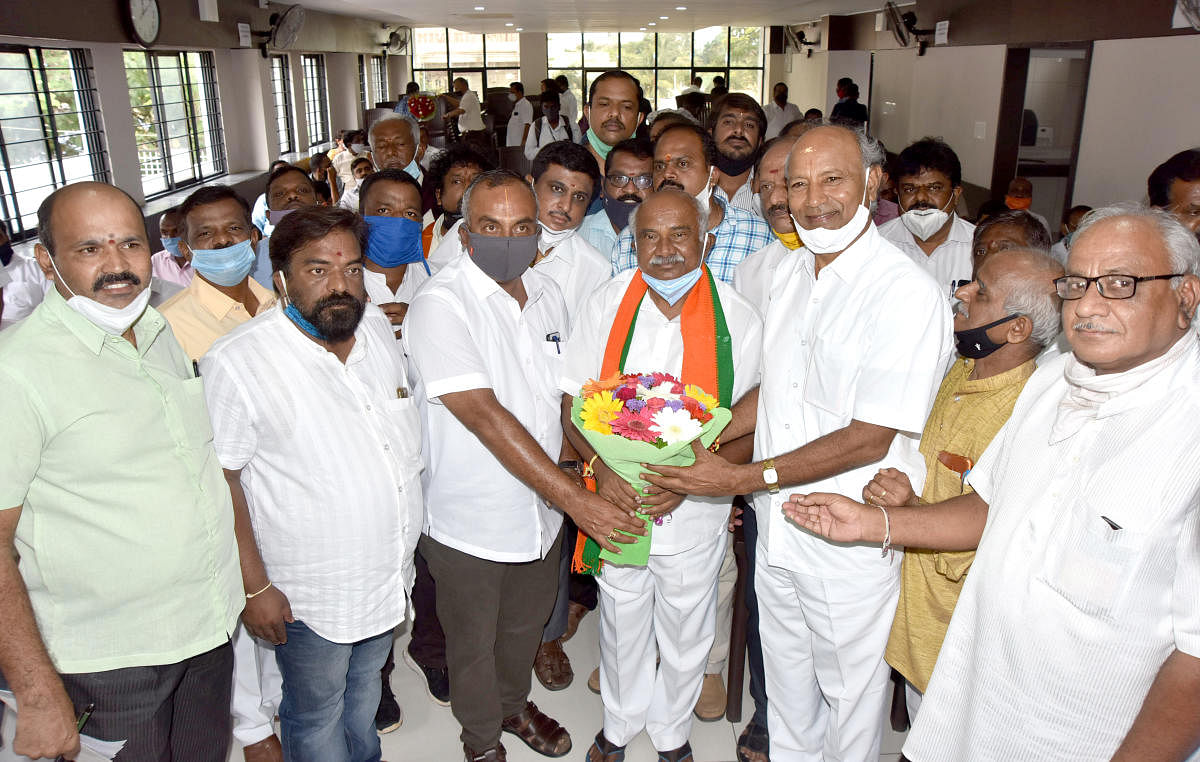Newly-nominated MLC A H Vishwanath greeted by city BJP president T S Srivathsa, in Mysuru, on Thursday. BJP state slum morcha secretary H G Giridhar and former minister C H Vijayashankar are seen.