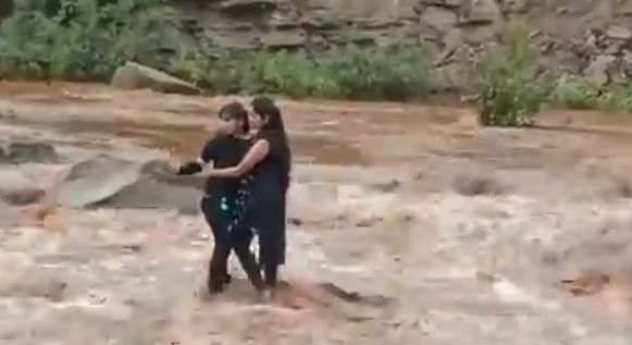 Two Madhya Pradesh girls venture into the Pench river to take selfie, get trapped in swelling water. (Video screengrab)