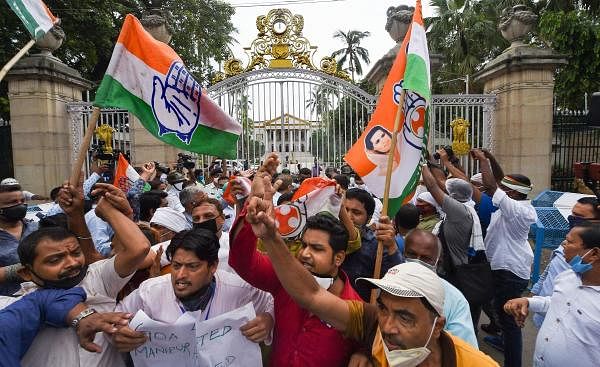 Congress activists stage a demonstration against the alleged anti-democratic and anti-constitutional actions of the BJP to topple the Congress government in Rajasthan state, in front of State Governor house, in Kolkata. Credit: PTI Photo