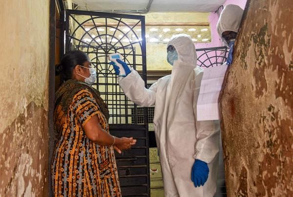 Health workers conduct door-to-door screening of residents of Dindoshi in the wake of coronavirus pandemic, at Goregaon East in Mumbai, Saturday, July 25, 2020. Credit: PTI Photo