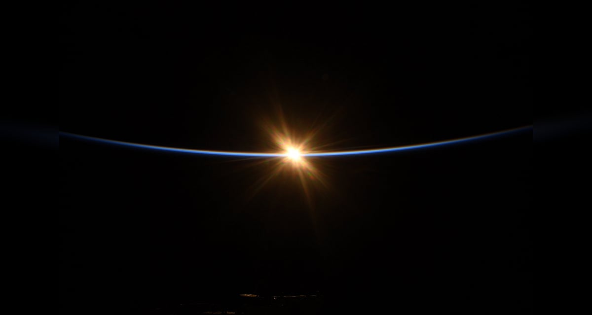 Astronaut shares extraordinary photos of the first moments of sunrise ...