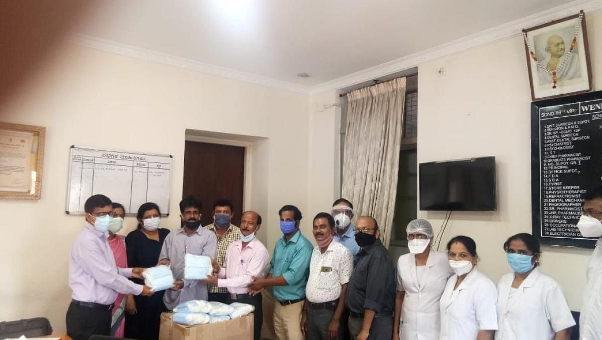 Members of Dakshina Kannada District Government Employees’ Association handed over masks to Wenlock District Hospital in Mangaluru.
