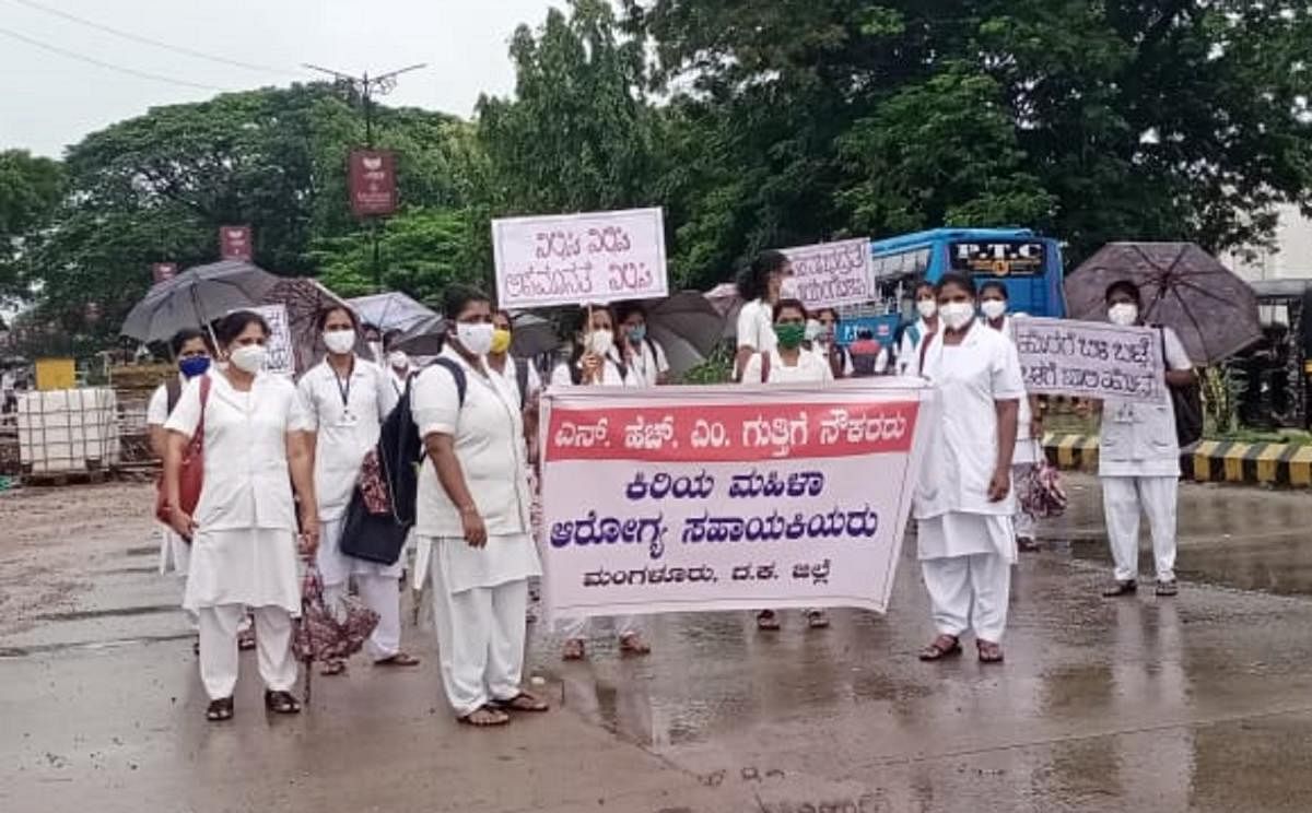 Junior health assistants stage a protest in front of the Mini Vidhana Soudha in Mangaluru.