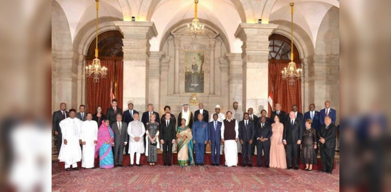 President of India, Ram Nath Kovind, pose with Heads of State / Heads of Government participating in the Founding Conference of International Solar Alliance at Rashtrapati Bhavan in New Delhi, in 2018. Credit: PTI Photo
