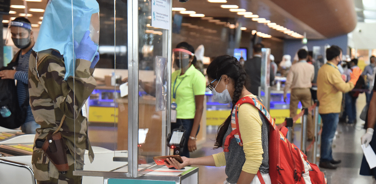 Passengers scanning boarding pass during the contactless walkthrough of the terminal at the Kempegowda International Airport in Bengaluru. Credits: DH Photo