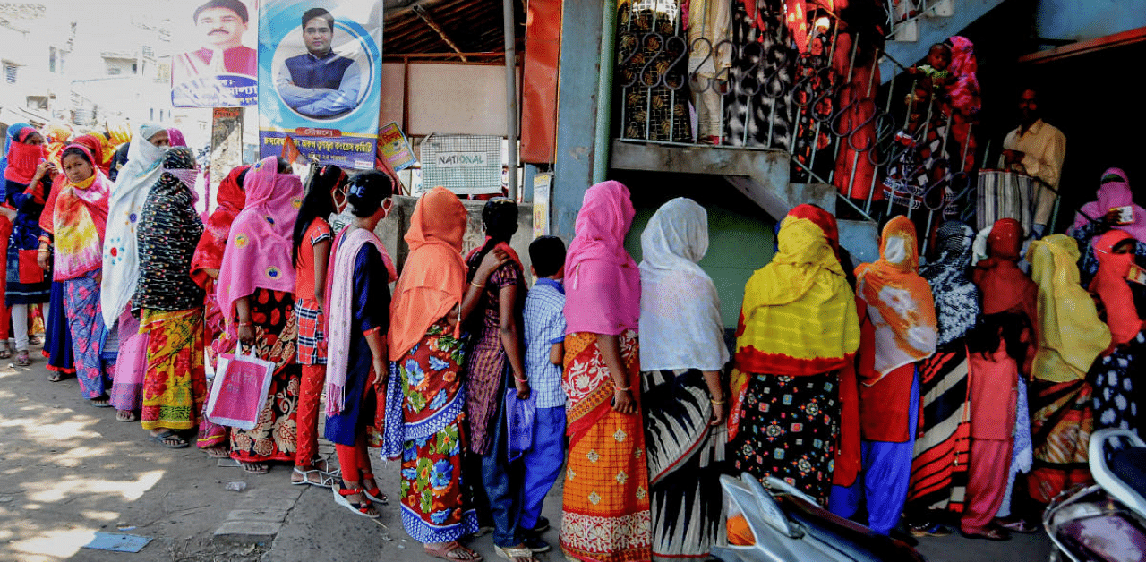 Beneficiaries stand in a queue to receive Rs 500 under the Pradhan Mantri Jan Dhan Yojana during lockdown. Credit: PTi File Photo