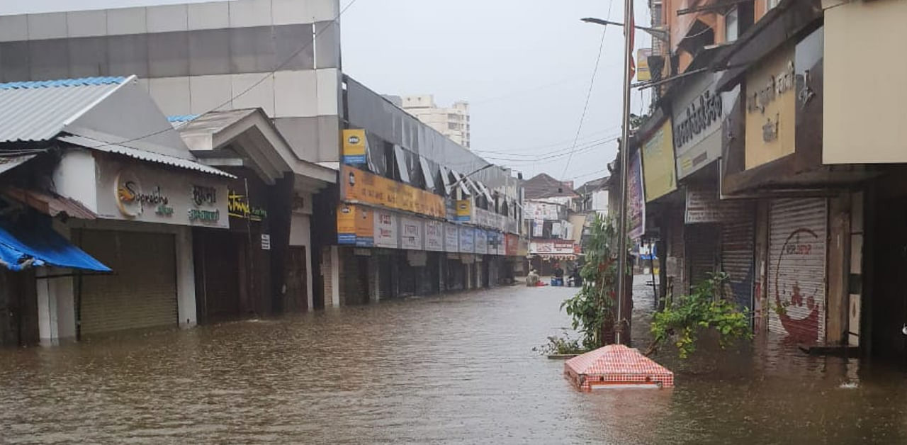 Heavy waterlogging was witnessed in chronic spots of Sion, Hindmata, King’s Circle, Dadar, Postal Colony, Andheri and Malad subways, Jogesghwari, Dahisar. Credit: DH Photo