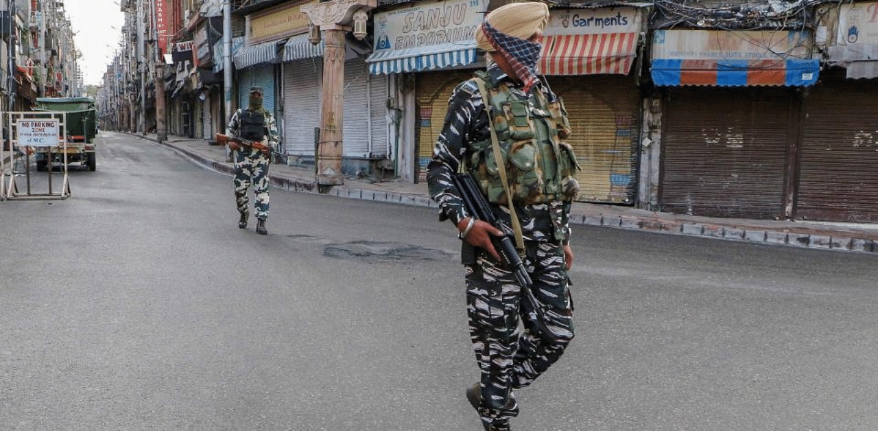  Security personnel guard in Jammu and Kashmir. Credit: PTI