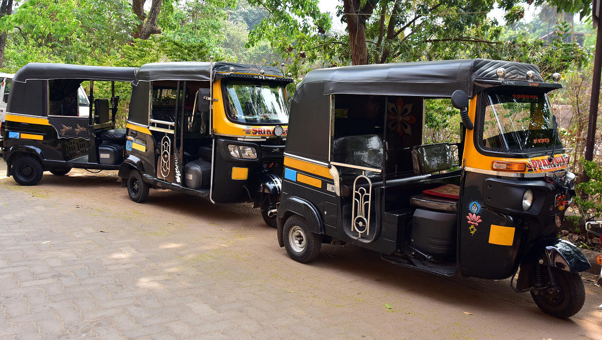 Due to the Covid-19 crisis, many autorickshaw owners are accepting 50% of the rent from autorickshaw drivers.