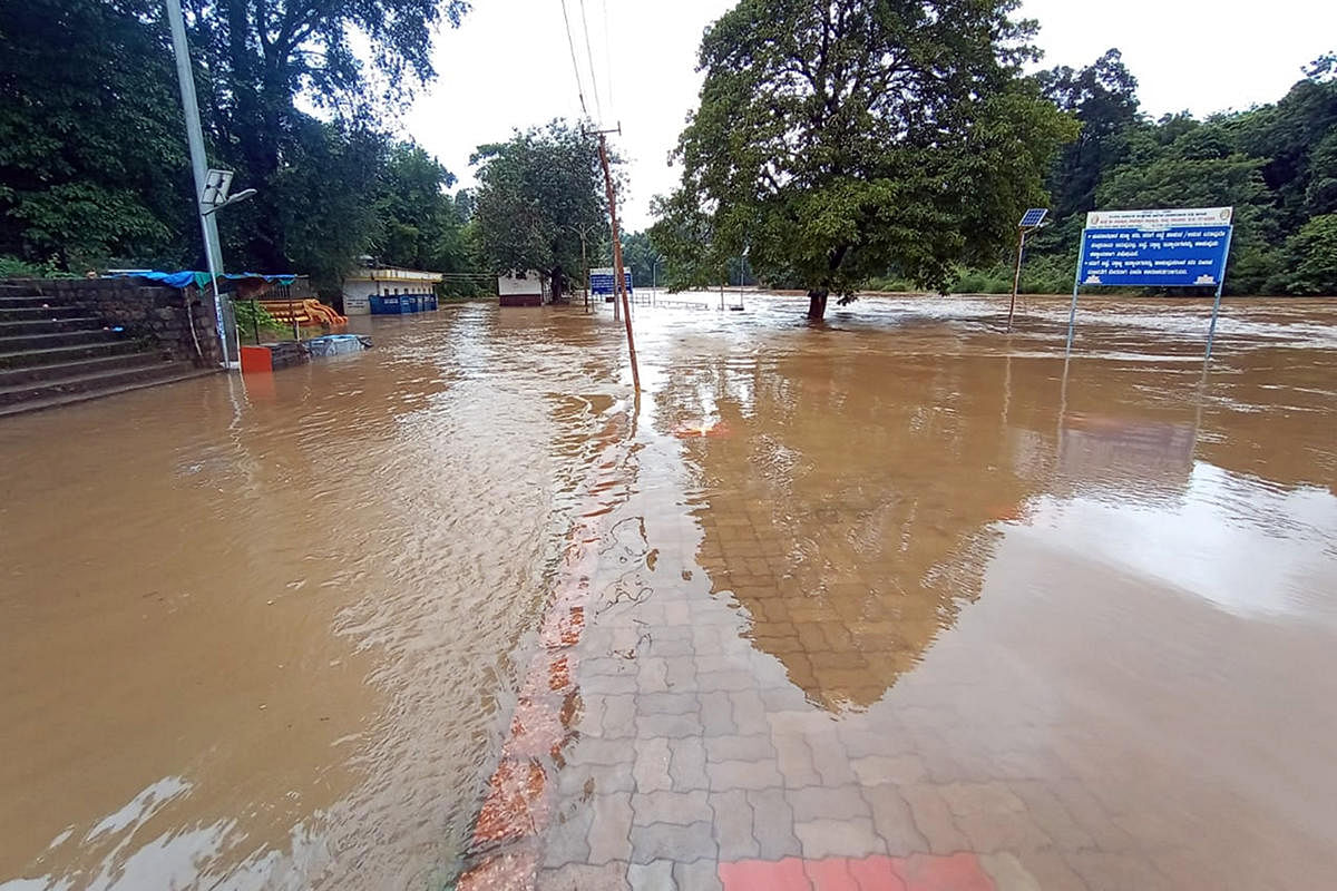 Due to incessant rain, the bathing ghats on the banks of Kumaradhara river in the temple town of Subrahmanya have submerged again on Wednesday.