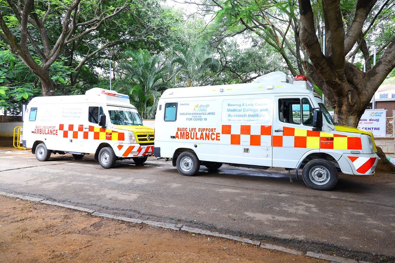 The ambulances are equipped with air-conditioning, a basic life support system, analog oxygen delivery system, auto-loader stretcher trolley with floor mounting mechanism.