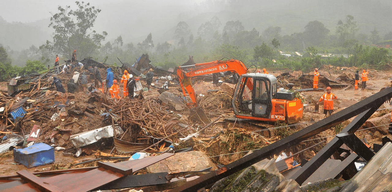 Rescue workers look for survivors at the site of a landslide during heavy rains in Idukki, Kerala. Credit: Reuters Photo
