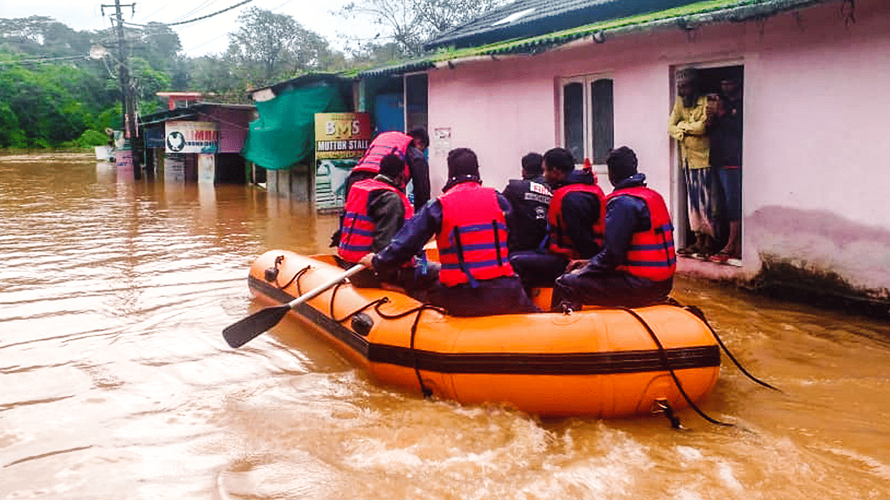 12 persons have died since August 1 due to heavy rainfall or flooding in Karnataka. Credits: DH Photo