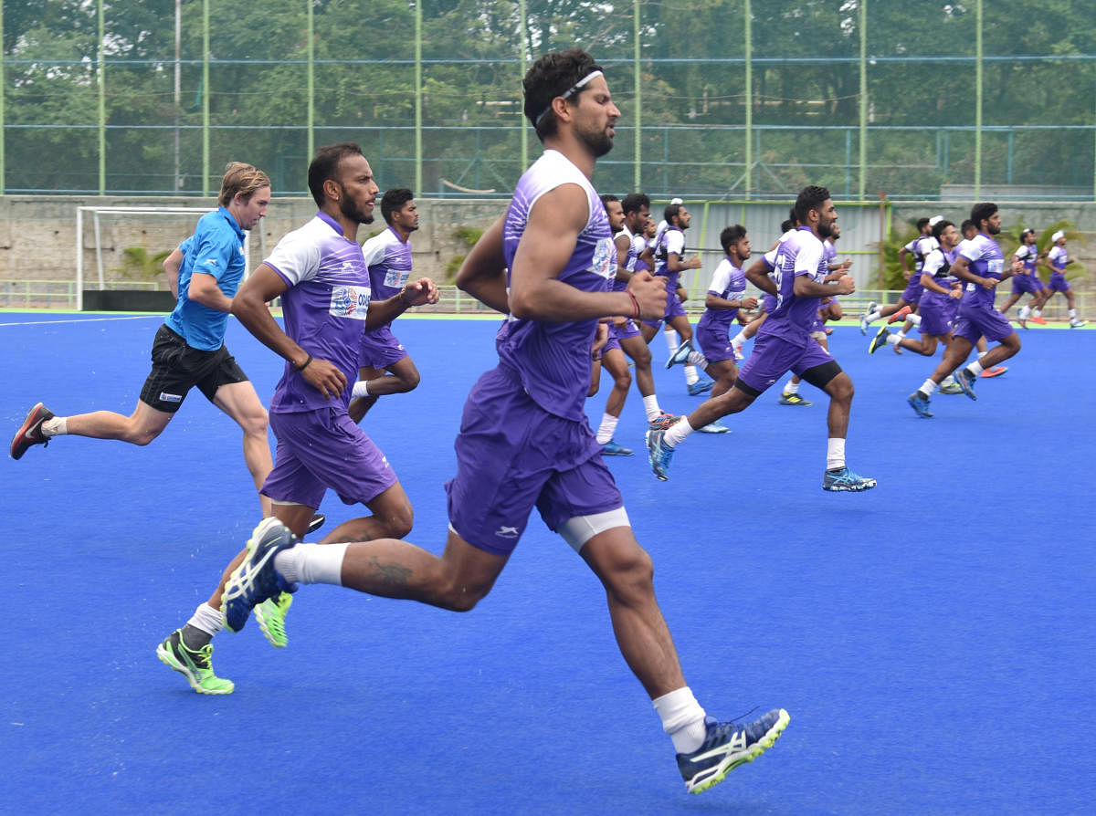 Although players have tested positive for coronavirus upon resumption of camps in Bengaluru, former players feel one needs to learn to live with the virus and resume training. DH FILE PHOTO  