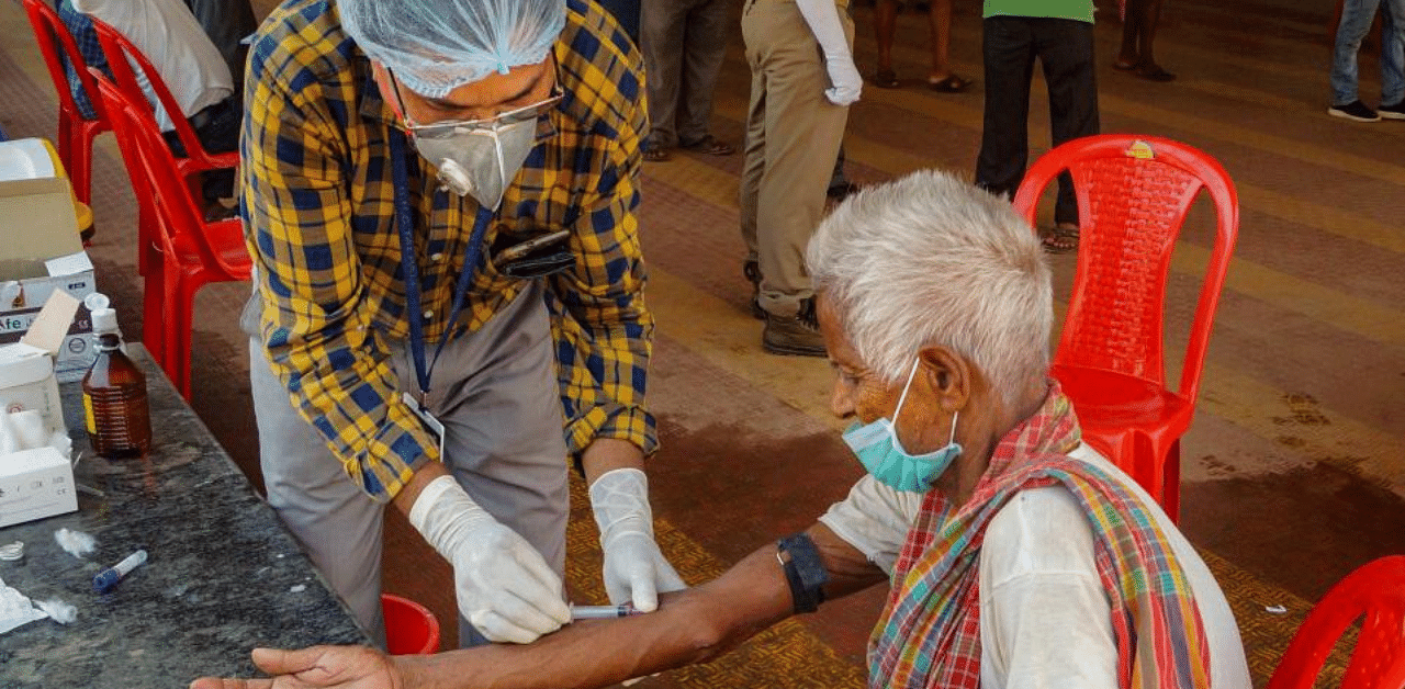 A health worker takes a sample of an elderly man for Rapid Test during the nationwide lockdown imposed in a bid to contain the spread of coronavirus, in Bhubaneswar. Credit: PTI Photo