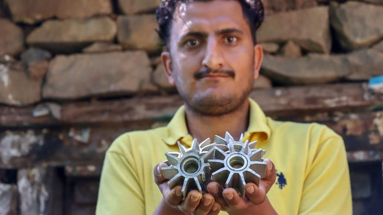 Officials said Pakistan Army personnel also fired mortar shells targeting Tarkundi village, causing panic among residents. Representative image. Credit: PTI