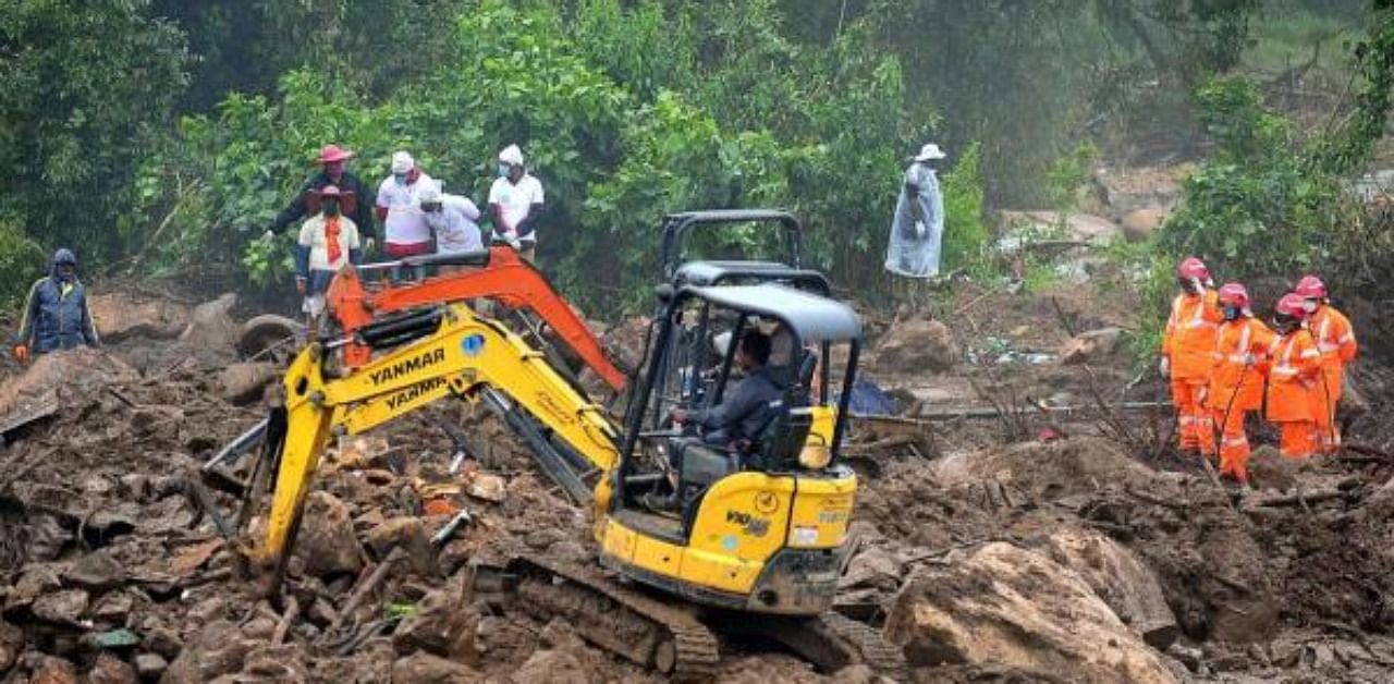 Rescue workers search for missing people at a landslide site caused by heavy rains in Pettimudy, in Kerala state. Credit: AFP