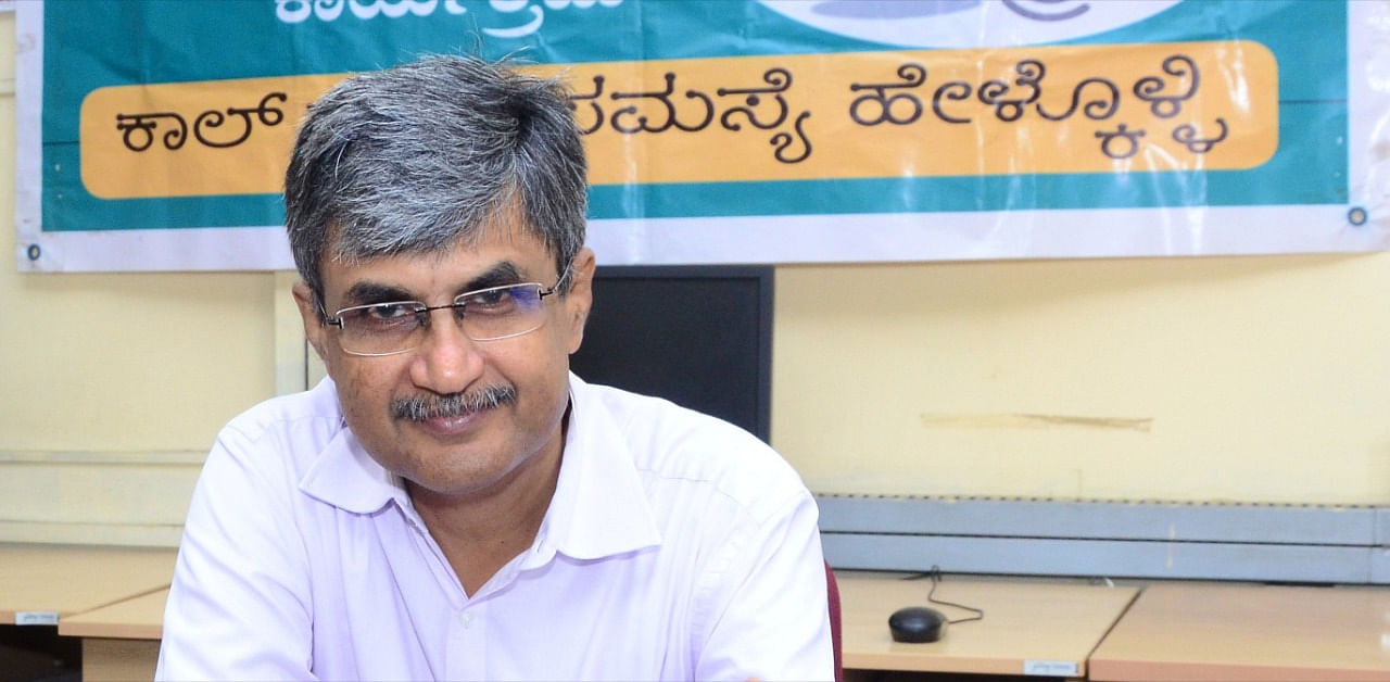 Well-known physician Dr Srinivas Kakkilaya speaks during phone-in programme at DH-PV office in Mangaluru. Credit: DH Photo