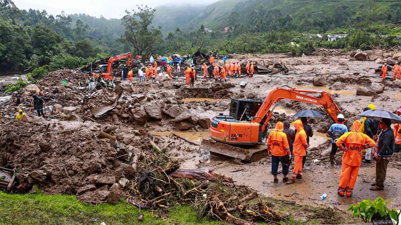 NDRF personnel carry out a rescue operation for survivors after a landslide following heavy rainfall, at Pettimudi in Idukki district. Credit: PTI