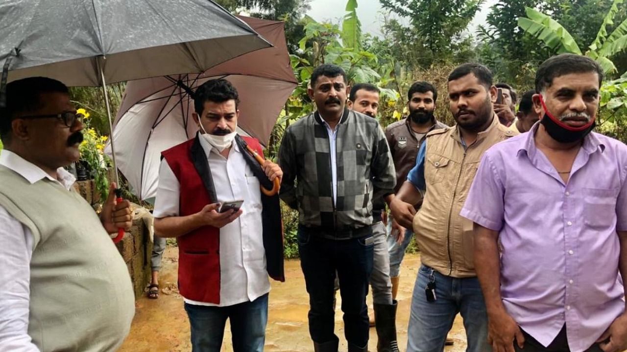 The delegation of Congress leaders visited rain-affected areas in Kodagu.