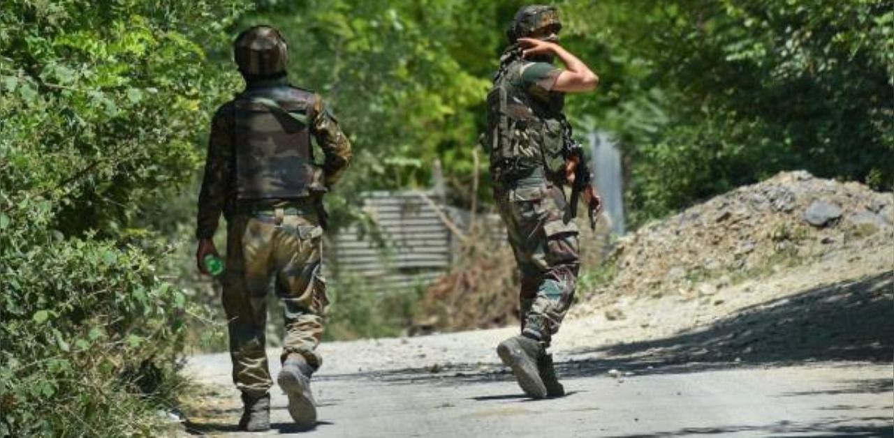 Army personnel during an encounter with militants at Pampore in Pulwama district of south Kashmir. Credit: PTI