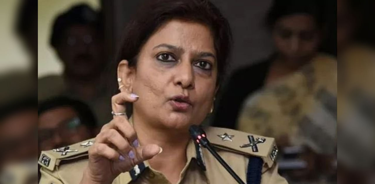 Charu Sinha, a 1996-batch officer of the Telangana cadre, has been appointed as the Inspector General (IG) of CRPF's Srinagar sector. Credit: Twitter/@Tiny_Dhillon